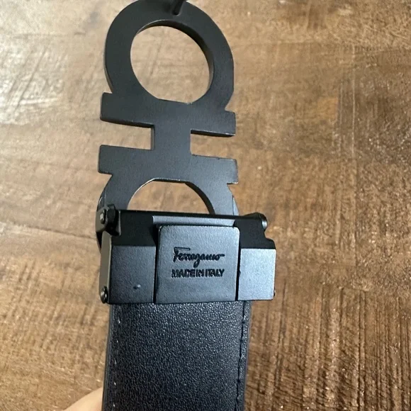 Salvatore Ferragamo Belt classic matte black buckle emblem w/ leather belt - Picture 4 of 6